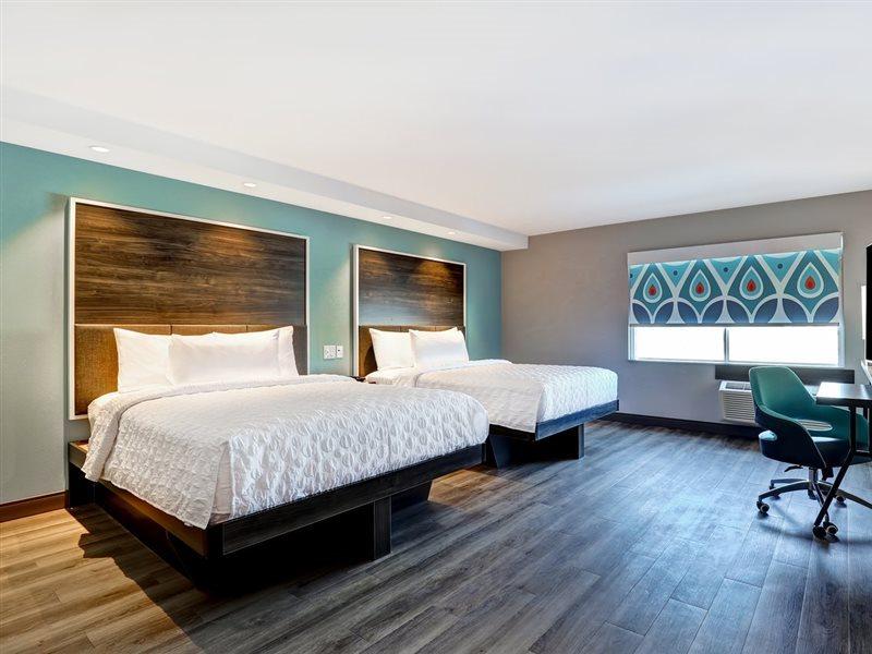 Tru By Hilton Edmonton Windermere Экстерьер фото