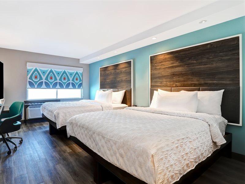 Tru By Hilton Edmonton Windermere Экстерьер фото