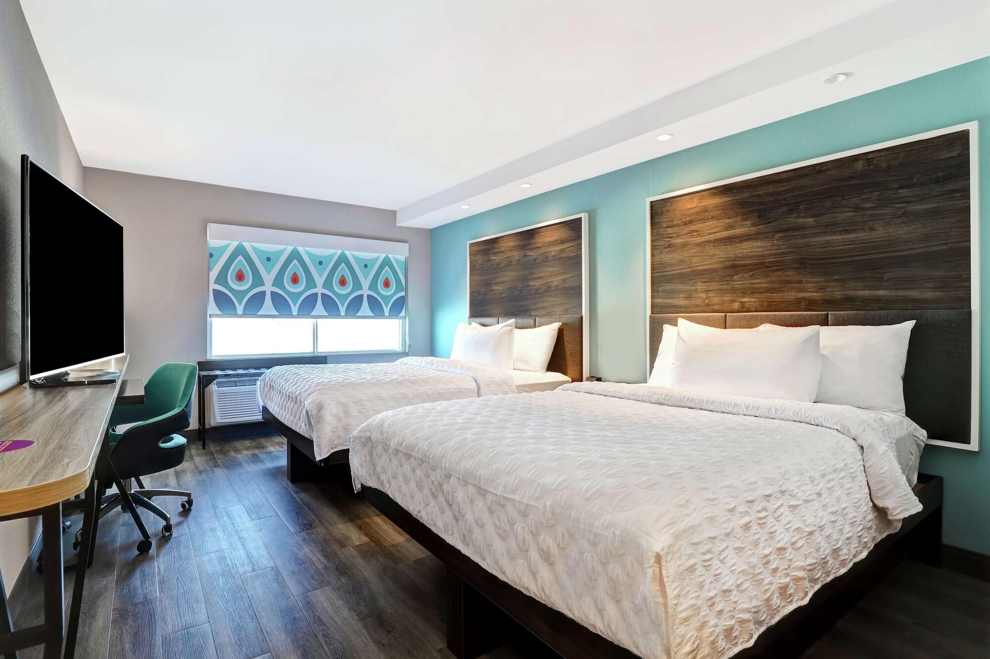 Tru By Hilton Edmonton Windermere Экстерьер фото