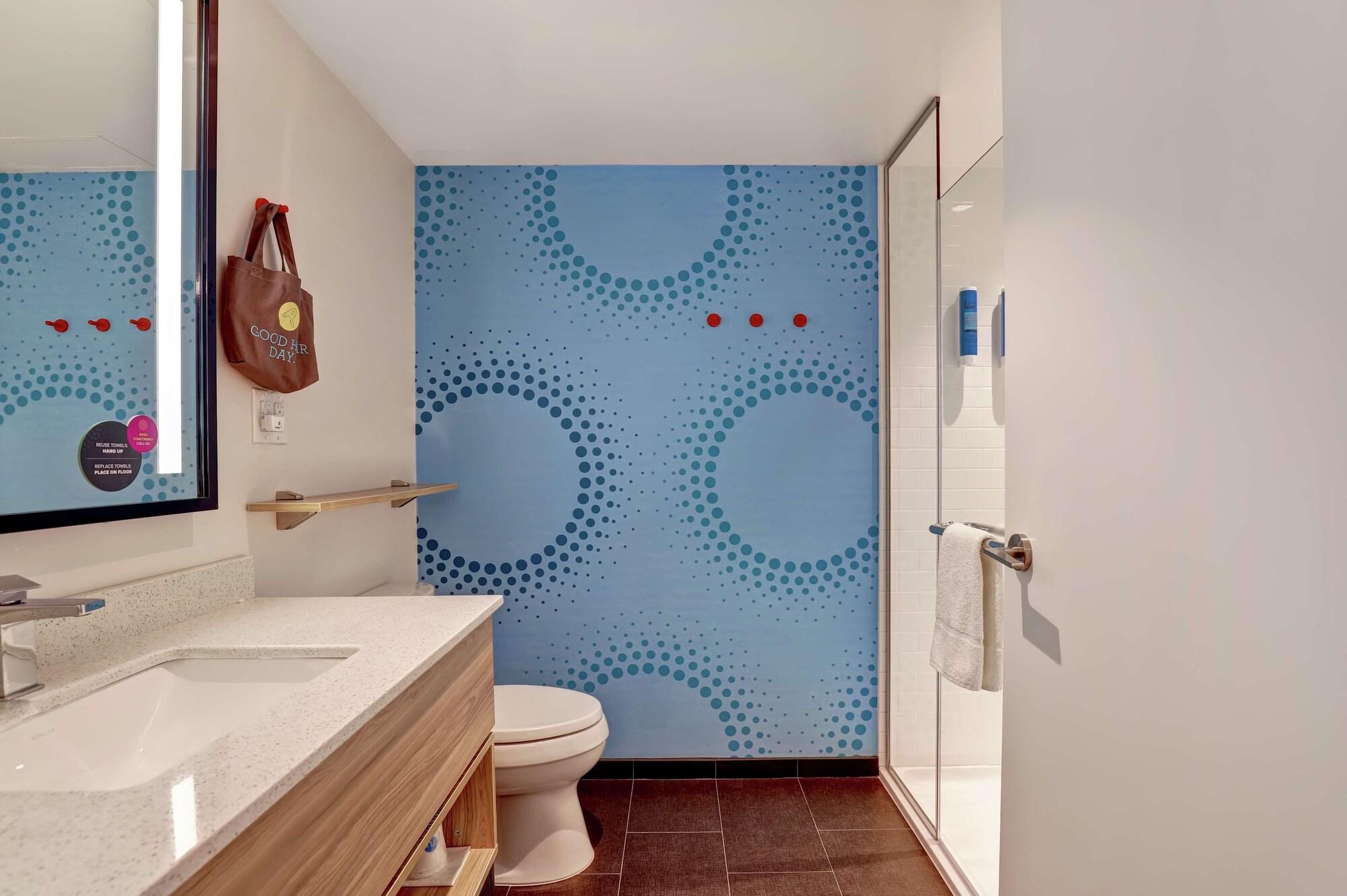 Tru By Hilton Edmonton Windermere Экстерьер фото