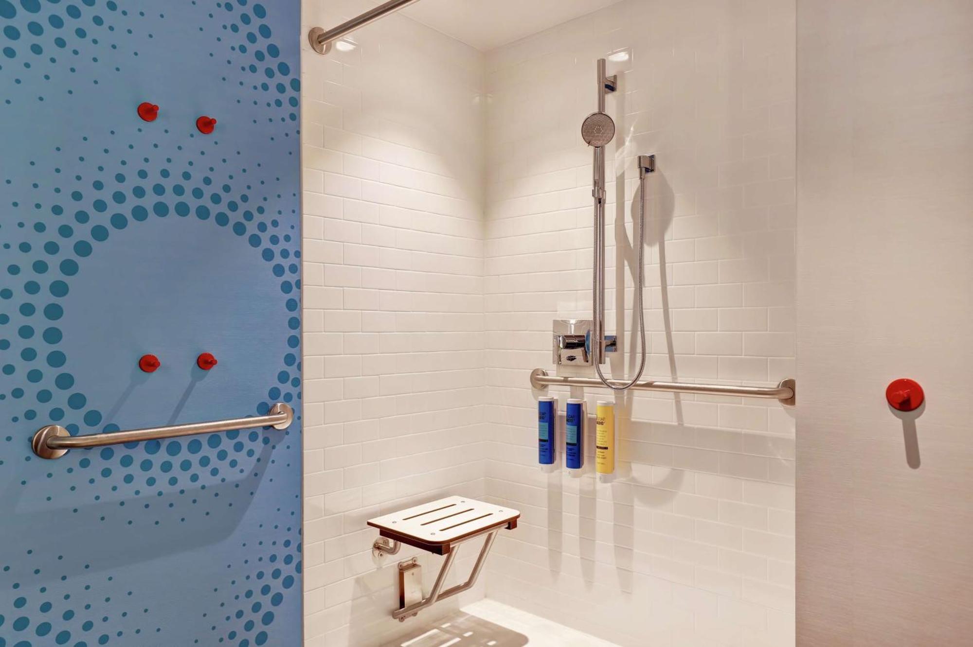 Tru By Hilton Edmonton Windermere Экстерьер фото