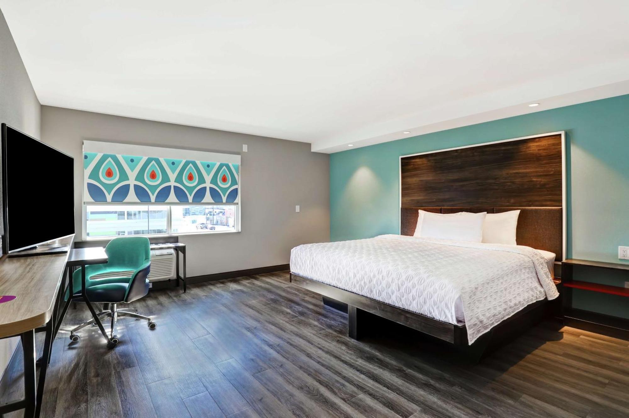 Tru By Hilton Edmonton Windermere Экстерьер фото