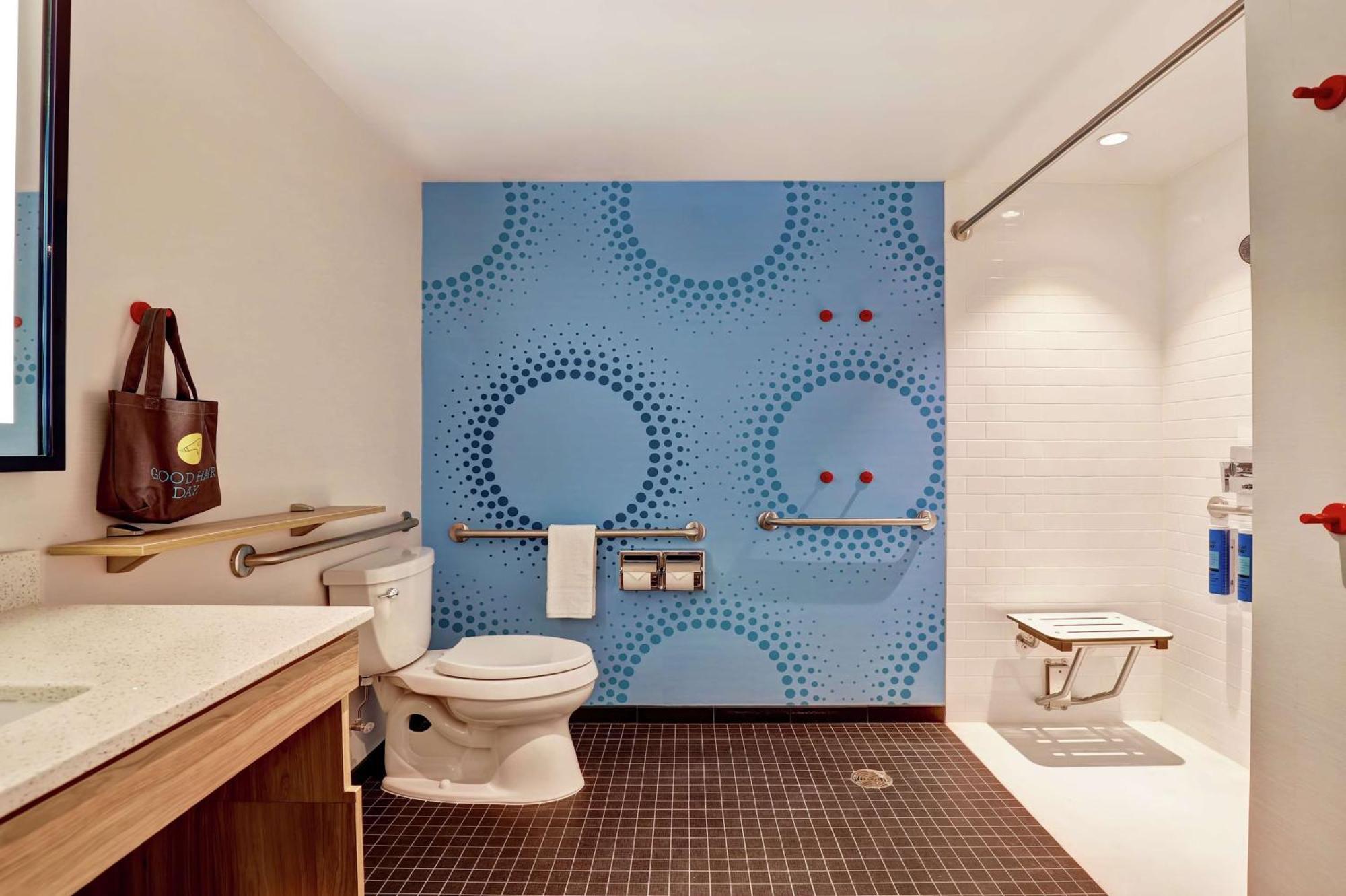 Tru By Hilton Edmonton Windermere Экстерьер фото