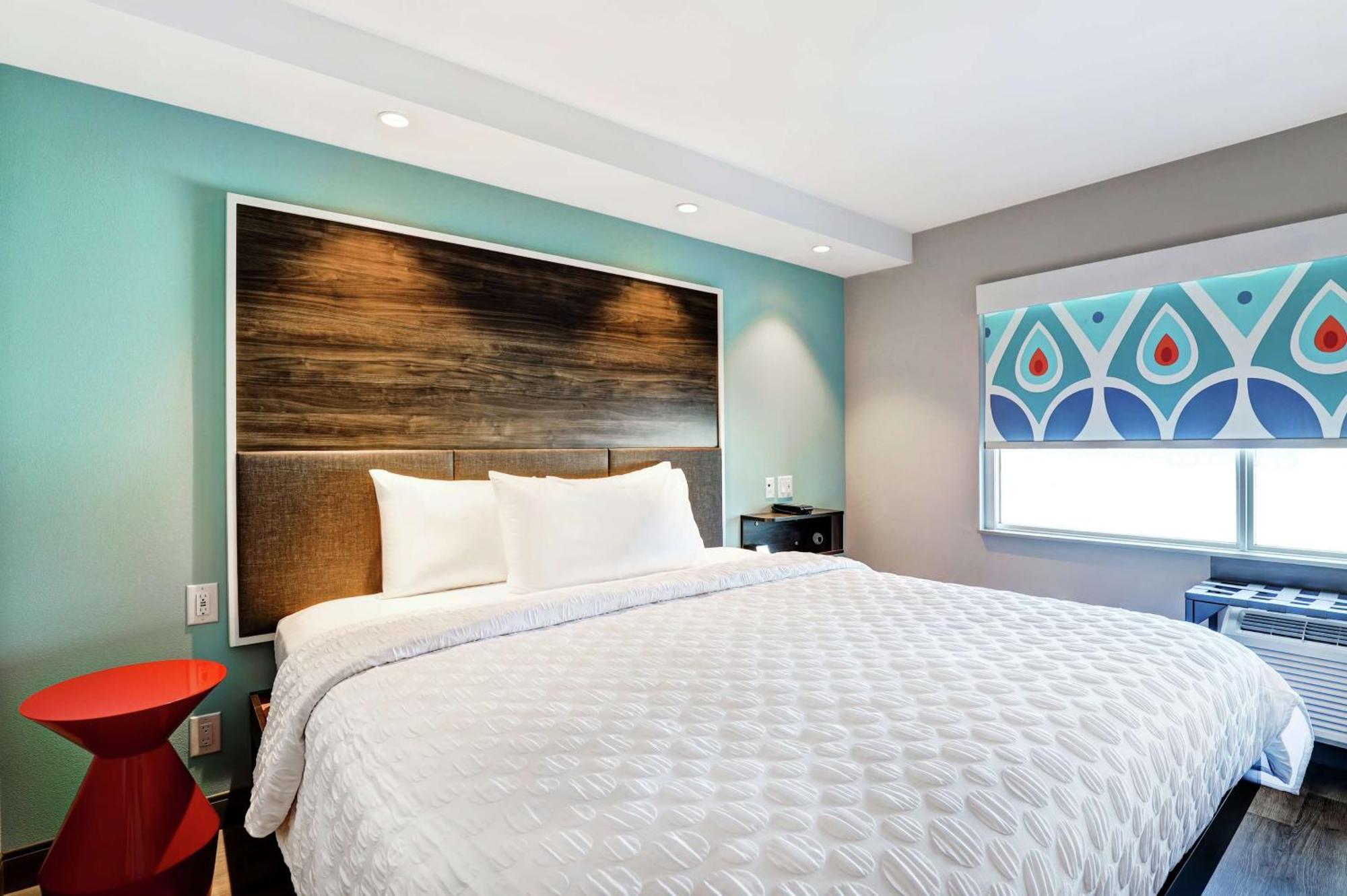 Tru By Hilton Edmonton Windermere Экстерьер фото