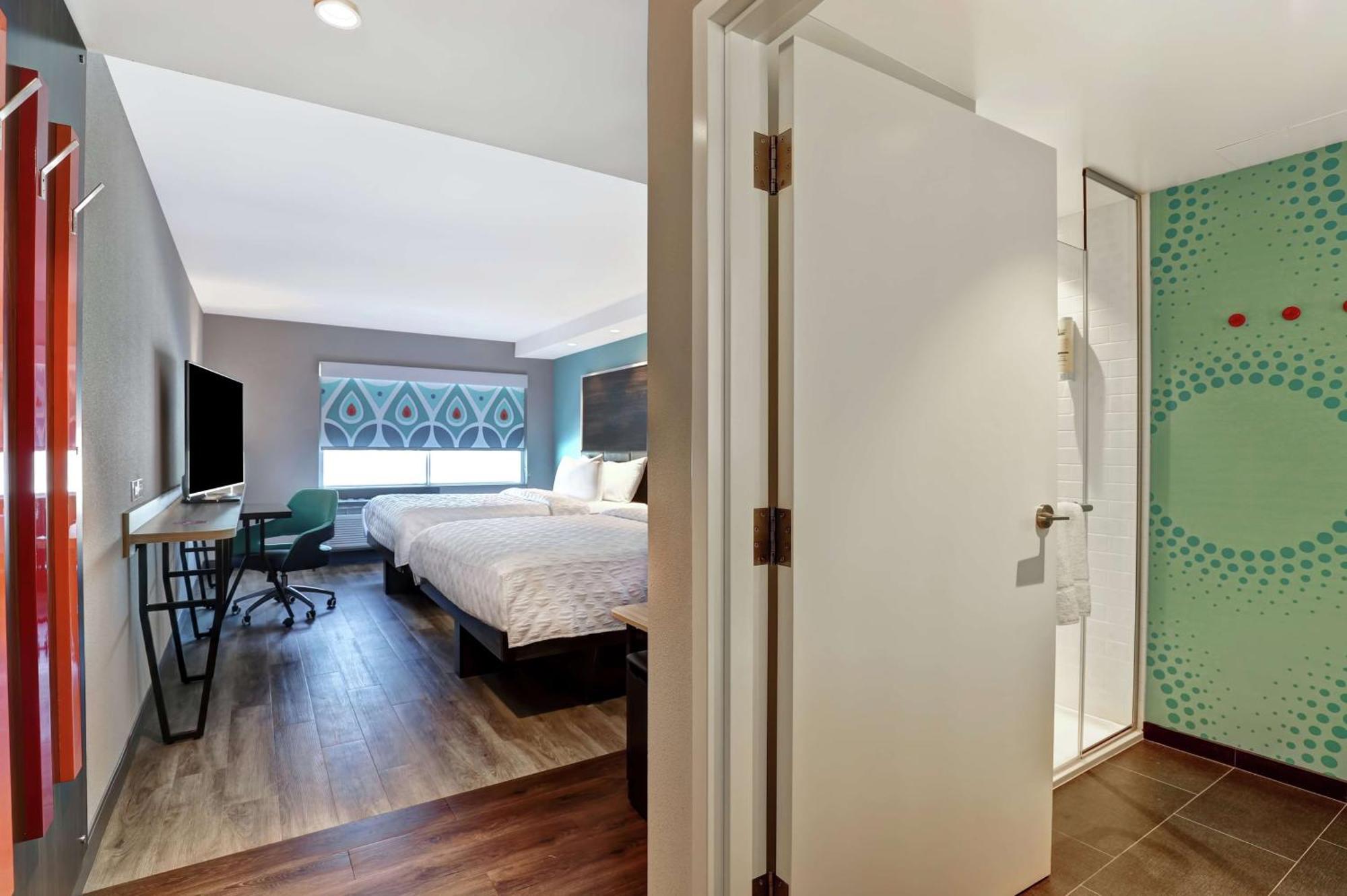 Tru By Hilton Edmonton Windermere Экстерьер фото