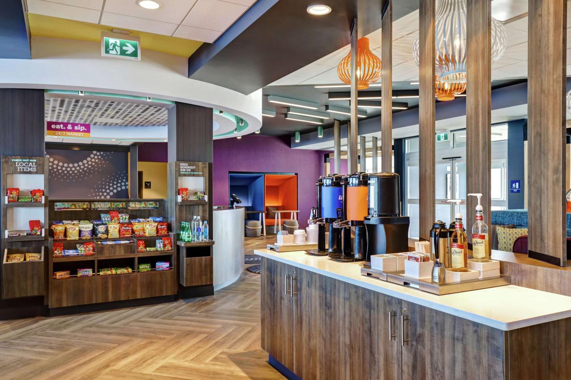 Tru By Hilton Edmonton Windermere Экстерьер фото