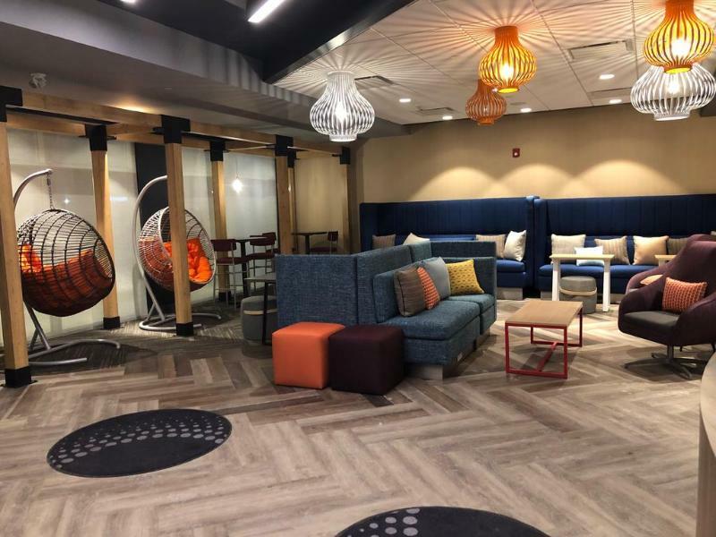 Tru By Hilton Edmonton Windermere Экстерьер фото