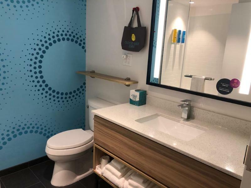 Tru By Hilton Edmonton Windermere Экстерьер фото